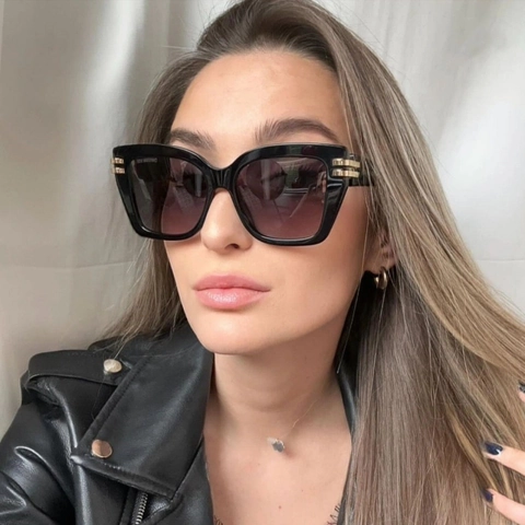 Retro Square Sunglasses PC Large Frame Fashion Eyewear Metal Hinges UV400 Protection Men Women