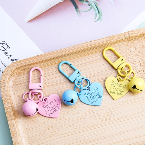 Simpatico Portachiavi Colorato in Lega a Forma di Cuore con Campanello per Decorazione Borsa Custodia Auricolari Colore Macaron Metallo Laccato