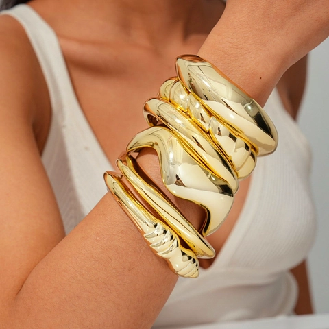 Brazalete Dorado Grueso Irregular Geométrico Minimalista Metal Statement Joyería De Moda Para Mujer Accesorio Elegante