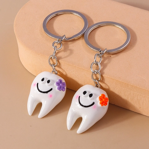 Simpatico Portachiavi a Forma di Dente in Resina con Faccina Sorridente Ciondolo Fiore Viola Arancione Gioielli alla Moda Regalo Donne Bambini