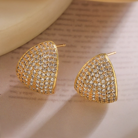 Boucles D'oreilles Triangulaires En Forme De C En Cuivre Micro Pavé Zircon Plaqué Or 18K Élégantes Minimalistes Avec Tige En Cuivre