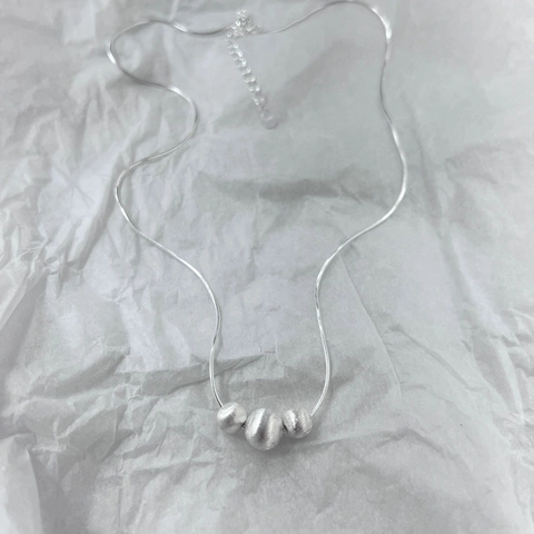 Collana con Pendente a Sfera Rotonda Smerigliata in Argento Sterling 925 Minimalista Catena da Clavicola con Perla Geometrica Spazzolata Gioielli Donna