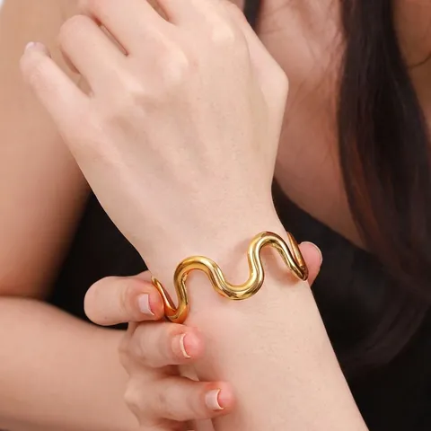 Bracciale Rigido A Onde Acciaio Inossidabile Placcato Oro 18K Forma S Aperto Gioielli Di Moda Minimalista Donna