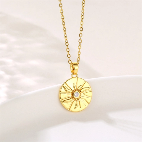 Collana Con Pendente A Moneta Rotonda Totem Del Sole Vintage Per Donna In Acciaio Inossidabile Placcato Oro Zircone