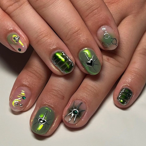 Green Starry Heart Short Round Press On Nails Y2K Sweet Cool Cat Eye Effect Fake Nails With Rhinestones And Glue