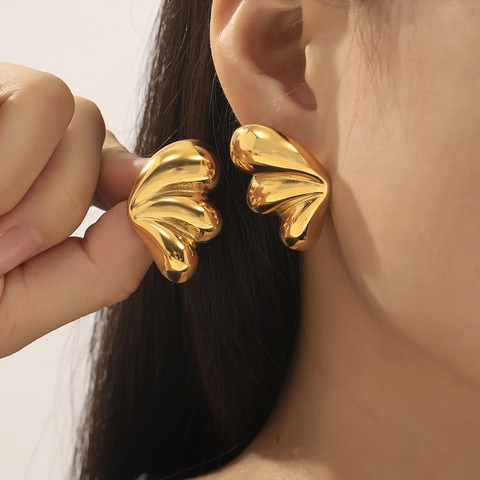 Minimalistische Vleugel Ontwerp Oorknopjes Titanium Staal Geometrische Gevouwen Textuur Elegant Accessoire Voor Dames