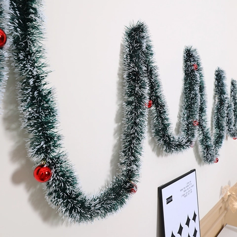 Ghirlanda Di Natale In PVC Innevato Verde Ramo Di Pino Con Fiocchi Rossi E Palle Decorazione Festiva Per La Casa