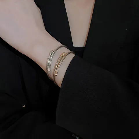 Minimalistisches Twisted Cable Armreif Armband Metall Industriell Retro Chic Verstellbarer Offener Schmuck Für Damen