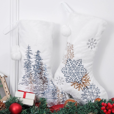 Weihnachtsstrümpfe Weißer Kunstpelz Schneeflocke Baum Stickerei Mit Pompons Hängende Dekoration Geschenkbeutel