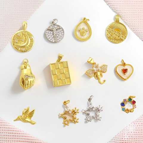 Ciondoli In Rame Placcato Oro 18K Cuore Luna Stella Animale Charms Con Zirconia Smalto Per Creazione Gioielli DIY