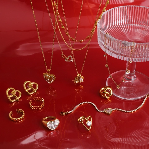Set Gioielli Cuore in Acciaio Inossidabile per Donna Collana Bracciale Anello Orecchini in Strass Placcati Oro Gioielli San Valentino