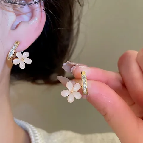 Orecchini A Fiore Rame Con Placcatura Oro 18K Zircone Pietra Occhio Gatto Petali E Perno Argento Per Donne Eleganti