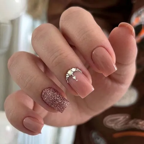 Nude Pink Gradient Press On Nails Medium Long European Square Shape Rhinestone Glitter Luxury Artificial Fingernails For Women