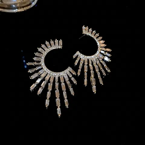 Orecchini A Lobo A Forma Di C A Raggi Lega Zircone Con Perno In Argento Sterling 925 Lusso Chic Per Donne