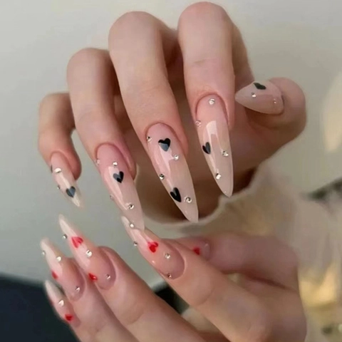 Lange Stiletto Kunstnagels Hartjes Patroon Strassteentjes Trendy Zoete Stoere Gotische Stijl Voor Vrouwen