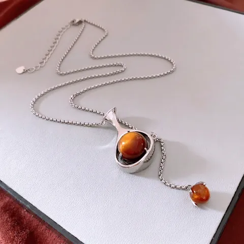 Vintage Round Resin Pendant Necklace Adjustable Copper Sweater Chain Maillard Style Silver Tone Jewelry For Women