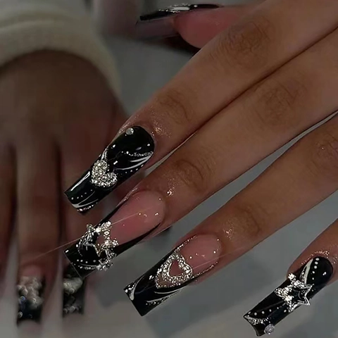 Schwarze French Press On Nails Lange Sargform Silber Glitzer Herz Stern Dunkler Gothic Stil Künstliche Fingernägel