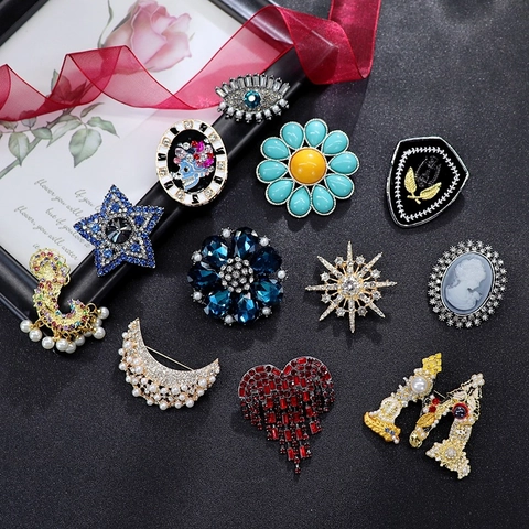 Vintage Alloy Brooch Pin Rhinestone Crystal Faux Artificial Pearl Flower Heart Luxury Suit Accessory For Women Fashion Jewelry