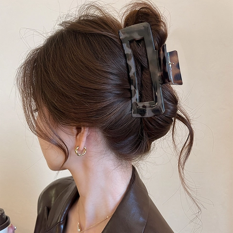 Retro Leopard Print Hair Claw Clip Large Rectangle Hollow Tortoise Shell Acrylic Fashion Hair Accessories For Women