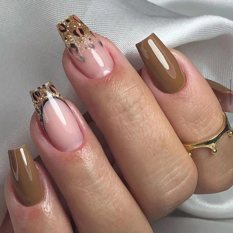 Unghie Finte a Bara Marroni Leopardate Oro Glitter Forma a Ballerina Lucide Autunno Minimaliste per Donna