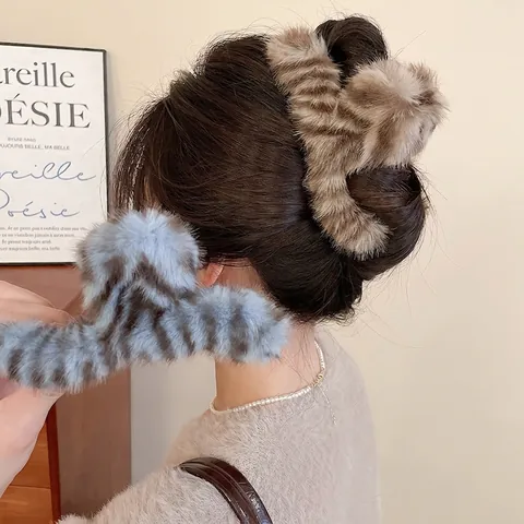 Pince À Cheveux En Peluche Requin Acrylique Élégant Automne Hiver Fausse Fourrure Rayures Tigre Pour Femmes