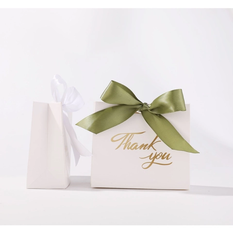 Elegant Wedding Favor Candy Box Cardboard Paper Thank You Gold Stamping Ribbon Bow Minimalist Party Gift Packaging Bag