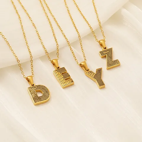 Collana Con Pendente Lettera Strutturata Acciaio Inossidabile Placcato Oro 18K Alfabeto Iniziale Gioielli Per Donne