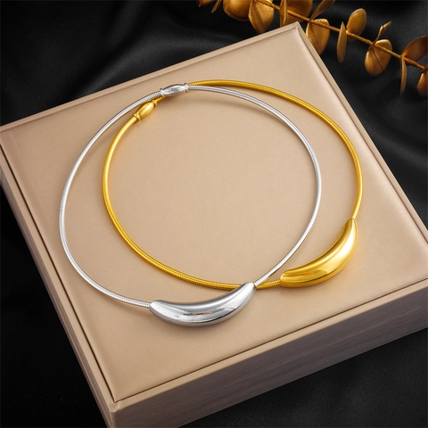 Minimalist Polished Curved Pendant Choker Necklace Stainless Steel Snake Chain Elegant Niche Design Jewelry For Women