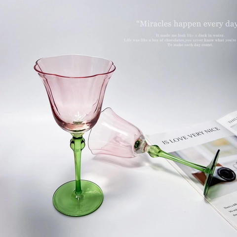 Vintage Tulp Bloem Vorm Wijnglas Roze Kristallen Kelk Met Groene Steel Elegant Handgeblazen Decoratief Drinkgerei