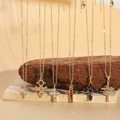 Collana con Pendente a Croce in Rame Placcato Oro 14K per Donna Minimalista in Zirconia a Cuore Floreale Gioielli di Moda