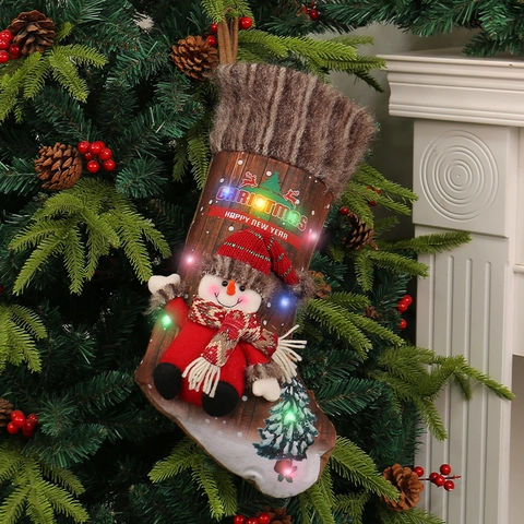 LED Weihnachtssocken 3D Weihnachtsmann Schneemann Rentier Plüsch Hängende Ornamente Holzmaserung Kamin Dekoration