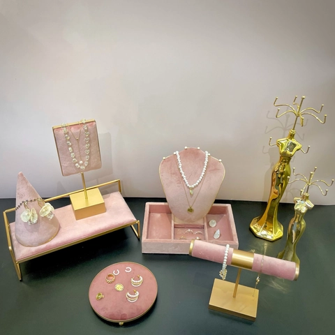 Jewelry Display Rack Metal Wood And Pink Velvet Necklace Bust Holder Bracelet T-Bar Ring Cone Earring Tray Nordic Luxury Mannequin