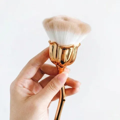 Rose Shaped Makeup Brush Soft Synthetic Fiber For Loose Powder And Blush Elegant Floral Design Metallic Handle