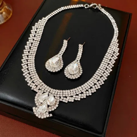 Luxury Copper Rhinestone Necklace And Earrings Jewelry With Water Drop Pear Shaped Pendant For Wedding Banquet Bridal