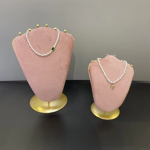 Pink Velvet Necklace Display Stand Bust Jewelry Holder With Gold Metal Base For Window Showcase Elegant
