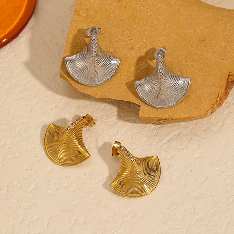 Fächerförmige Ohrstecker Aus Edelstahl Mit Zirkonia-Inlay 18K Vergoldet Geometrisch Plissiert Mode Für Damen