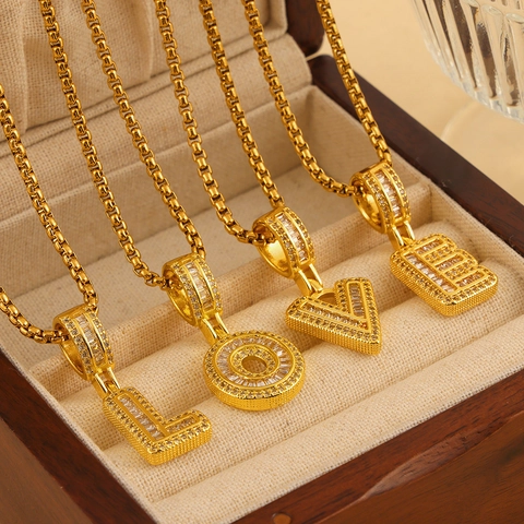 Koreaanse Stijl Vergulde Titaniumstaal Box Ketting Voor Dames Initiaal 26 Letter Koperen Hanger Met Zirconia Ingelegd Sieraden