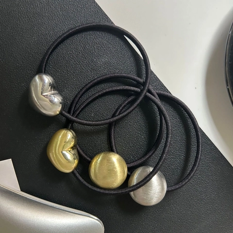 Minimalistische Haargummis Mit Gebürsteter Legierung Herz Rundperle Anhänger Hohe Elastizität Pferdeschwanz Halter Damen Chic
