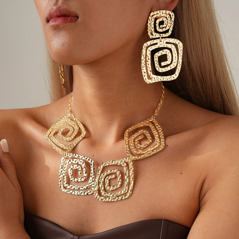 Collier Et Boucles D'Oreilles En Fer Martelé Carré Géométrique Spirale Creux Bijoux De Déclaration Accessoire De Mode