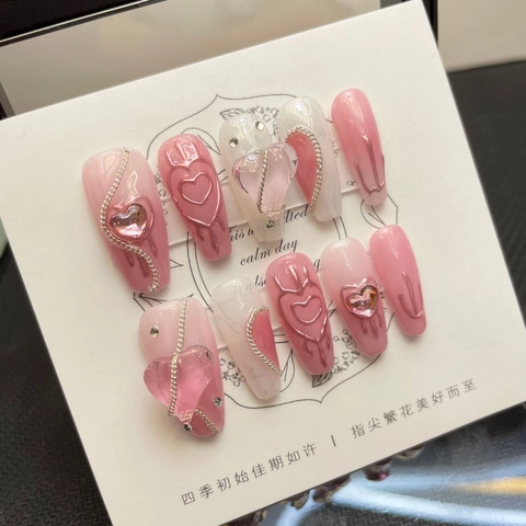 Handgefertigte Künstliche Fingernägel Rosa Weißer Verlauf Lang Stiletto Mit Herz Metallkette Strass Dekoration