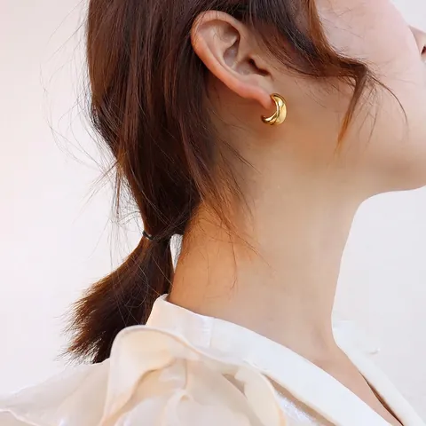 Vintage Titanium Steel Criss Cross Hoop Earrings 18K Gold Plated Elegant C Shape Minimalist Earrings For Women Fashion Jewelry