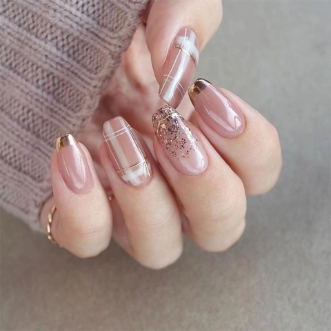 Unghie Finte Press On Rosa Nude Punta Francese Oro Trama Scozzese Bianca Glitter Corte Balletto Unghie Artificiali Per Donne Manicure Elegante