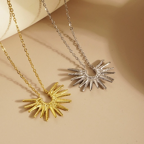 Collana con Pendente a Forma di Girasole in Acciaio Inossidabile per Donna Catena a Clavicola Geometrica Irregolare Placcata Oro Argento Gioielli di Moda