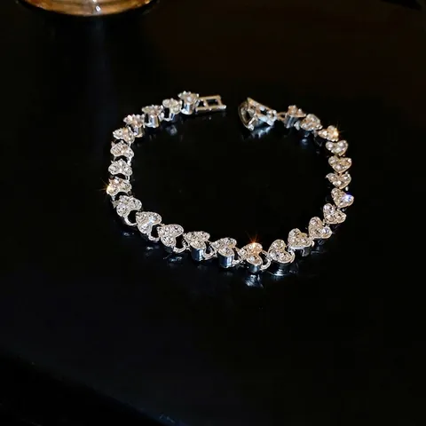 Elegante Pulsera De Eslabones Con Forma De Corazón Para Mujer De Aleación Plateada Con Circonita Cúbica Brillante