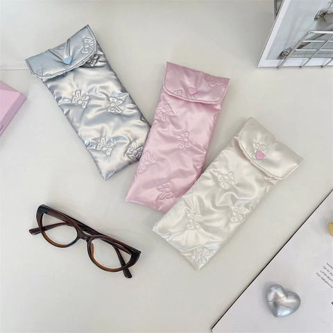 Pochette À Lunettes En Cuir PU Matelassé Rembourrée Souple Portable Bouton Coeur Motif Noeud Doublure À Pois Étui