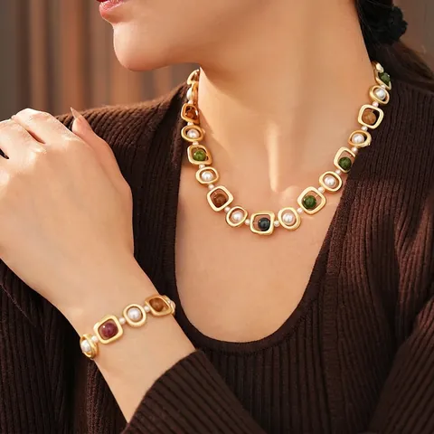 Set Gioielli Da Donna Stile Palazzo Vintage Lega Geometrica Pietre Colorate Imitazione Perla Artificial Collana E Bracciale