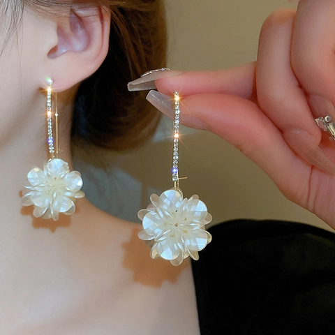 Elegante Acryl Blumen Lange Haken Ohrringe Strass Legierung Für Frauen Süßer Französischer Stil Blumenschmuck