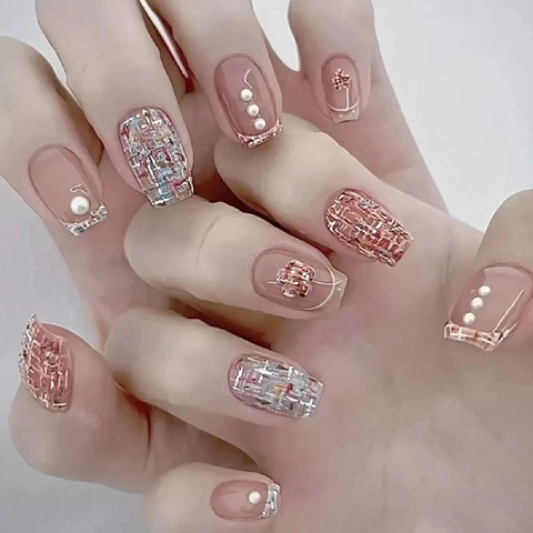 Press On Nails Tweed Plaid Pattern Artificial Pearls Elegant Sweet Nude Pink Long Square Fake Nails For Women Manicure Beauty