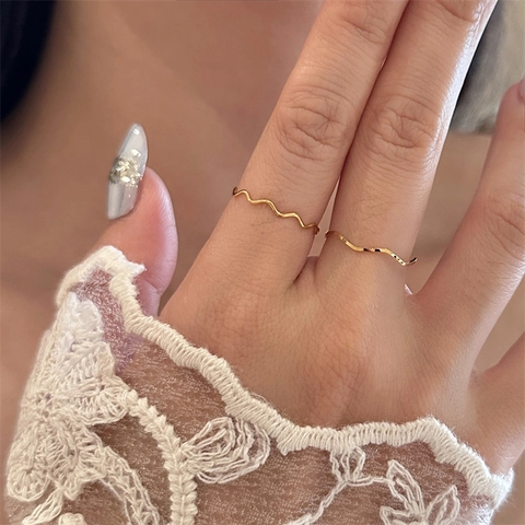 Anello Geometrico A Onde Minimalista In Acciaio Inossidabile Placcato Oro Sottile Chic Fascia Impilabile Per Donna