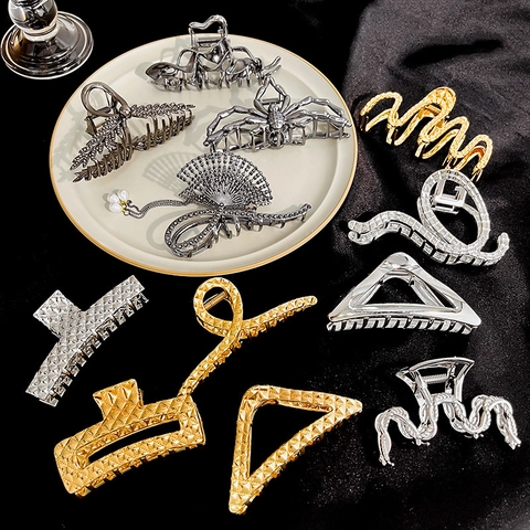 Metal Hair Claw Clip Alloy Geometric Triangle Wavy Spider Shape Quilted Pattern Minimalist Gothic Hairpins For Women
